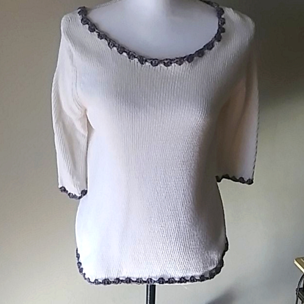 Patagonia sweater size medium white with embroider